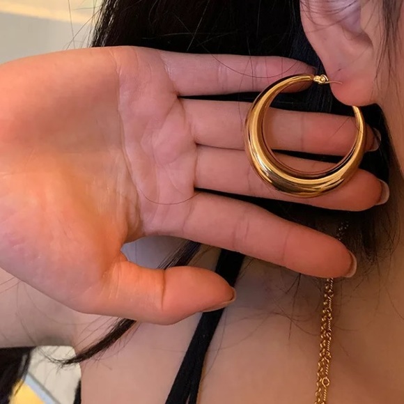 🌙Insta 18K gold Plated hoop earrings - Picture 5 of 5